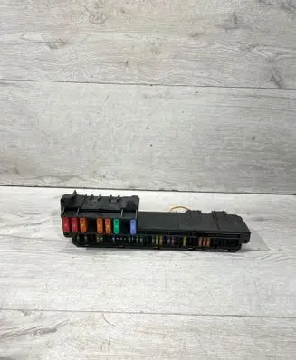BMW 5 E60 E61 Fuse module 6957330