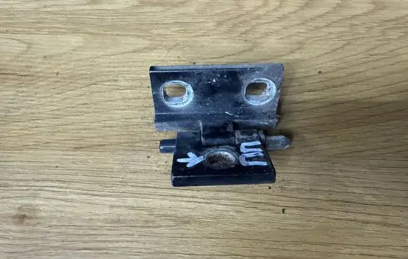 Volvo S80 Front door lower hinge