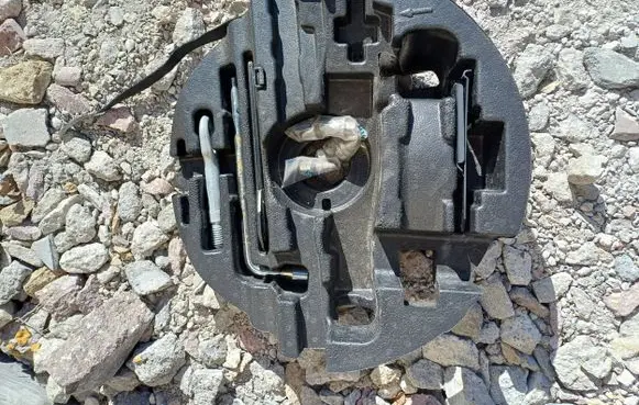Mercedes-Benz GL X164 Tool box A1648901614