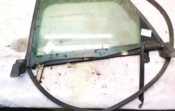 Audi A4 S4 B6 8E 8H Rear door window/glass frame 