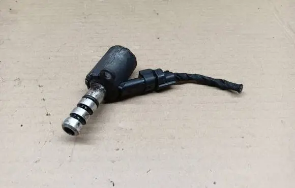 Volkswagen PASSAT B8 Oil pressure sensor 04L906455B