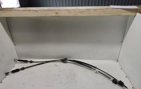 Volvo S60 Gear shift cable linkage