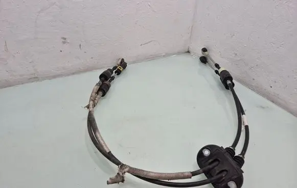 Volvo V40 Gear shift cable linkage 31325593