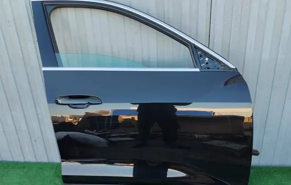 Audi e-tron Front door 