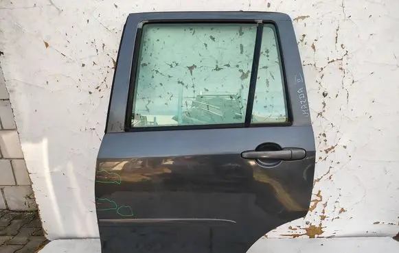Mazda 2 Rear door