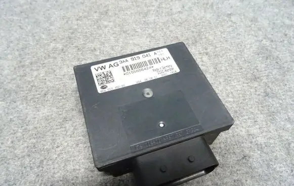 Skoda Octavia Mk2 (1Z) Power management control unit 3AA919041A