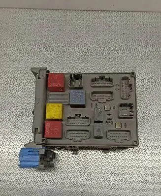 Renault Espace IV Fuse module 518095419