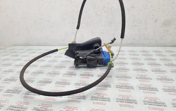 Audi A4 S4 B5 8D Rear door lock 8D0839015A