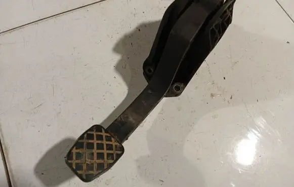 Volkswagen Golf Plus Clutch pedal 1K1721059CH