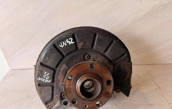 Volkswagen PASSAT B7 Front wheel hub