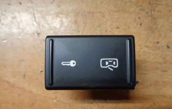 Skoda Fabia Mk2 (5J) Central locking switch button 5J0962125