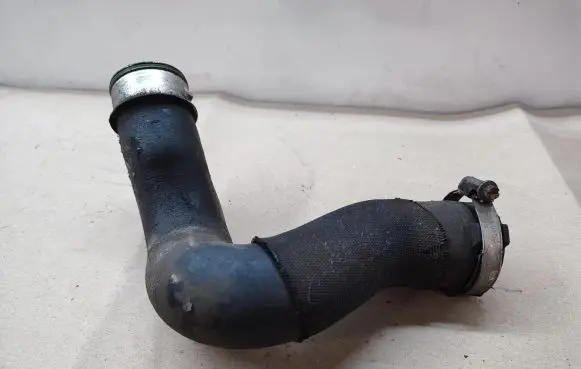 Audi Q7 4L Air intake hose/pipe
