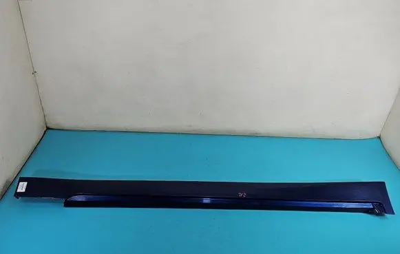 Foot area side trim
