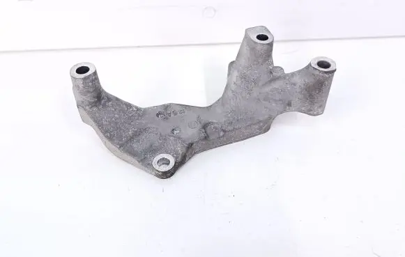 Subaru Outback (BS) Engine mounting bracket