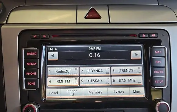 Volkswagen PASSAT B6 Radio/CD/DVD/GPS head unit 1T0035680B IMPRK1581374