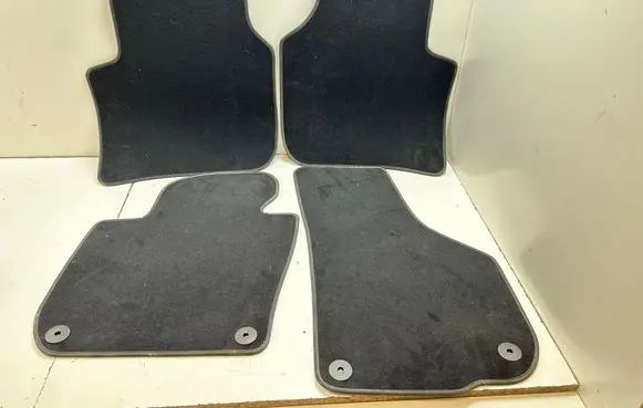 Skoda Superb B6 (3T) Car floor mat set 3T1863011D