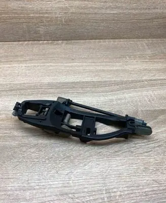 BMW 3 E46 Front door exterior handle/bracket 8253454