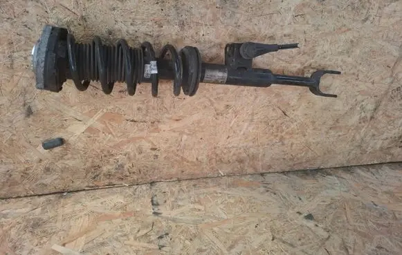 BMW 5 G30 G31 Front shock absorber with coil spring 6866597 686659704