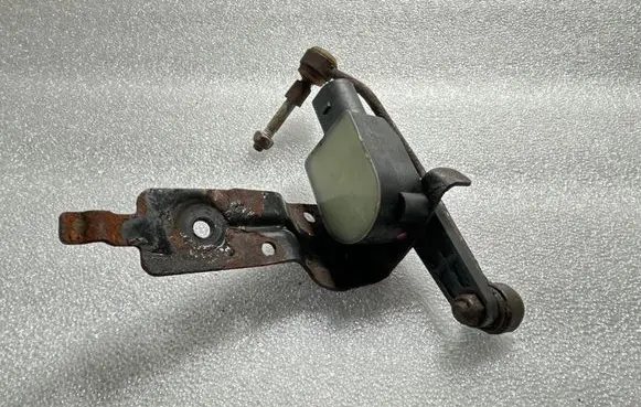 Headlight/headlamp level sensor