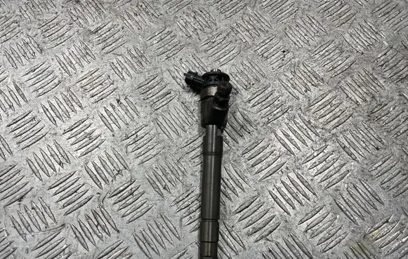 Mercedes-Benz C W205 Fuel injector 0445110546