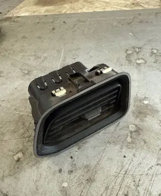 Renault Master III Dashboard air vent grill cover trim 687517173R