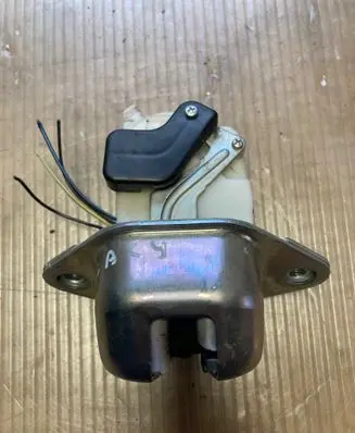 Subaru Legacy Tailgate/trunk/boot lock/catch/latch 1217