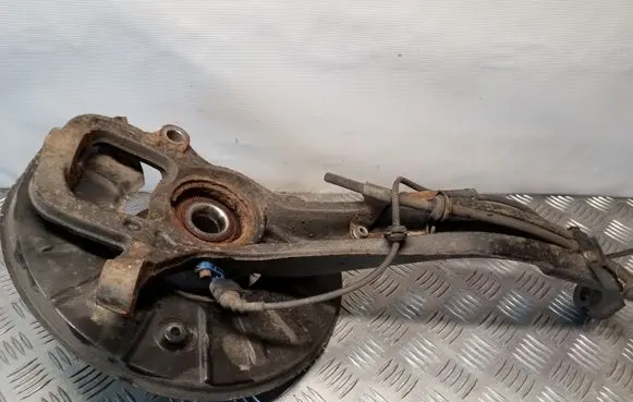 Volkswagen Touareg I Front wheel hub spindle knuckle 7L6407258A