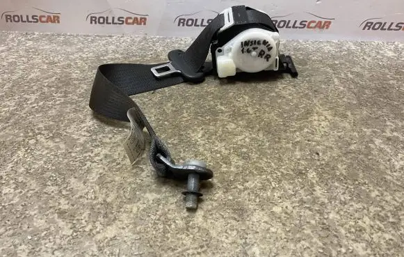Opel Insignia A Rear seatbelt 13267147 03082011 M201