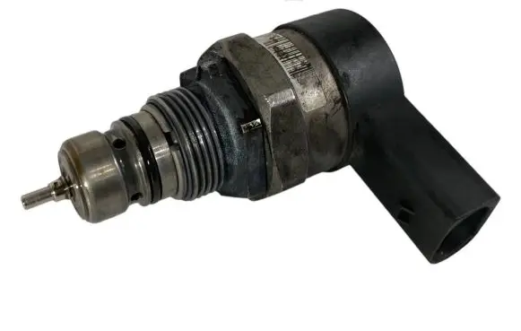 BMW 5 E60 E61 Fuel pressure regulator 0281002481