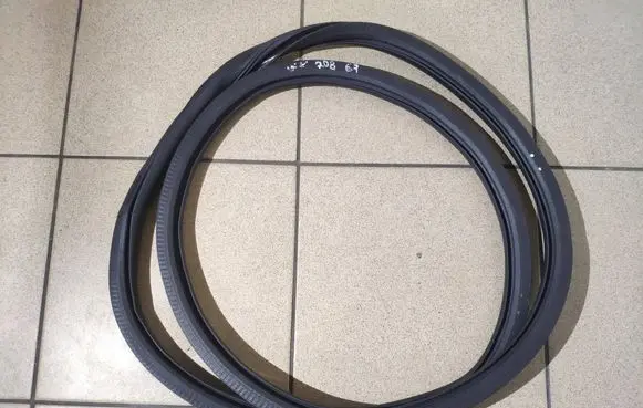 Peugeot 208 II Rear door rubber seal (on body) 