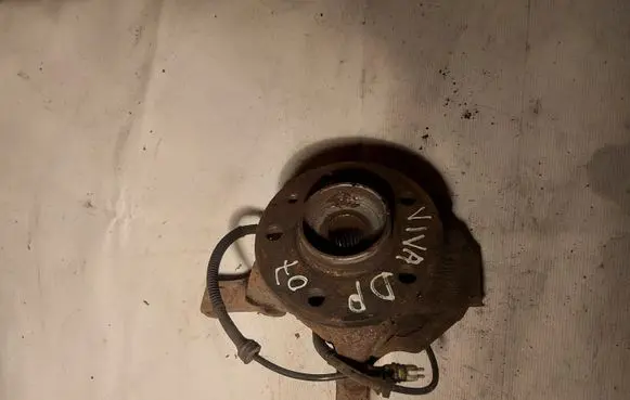 Opel Vivaro Front wheel hub