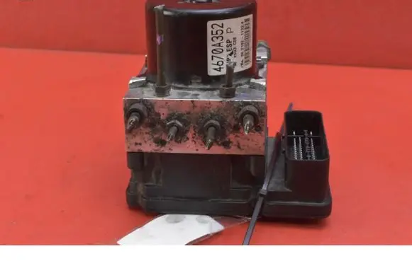 Mitsubishi Lancer VIII ABS Pump 4670A352