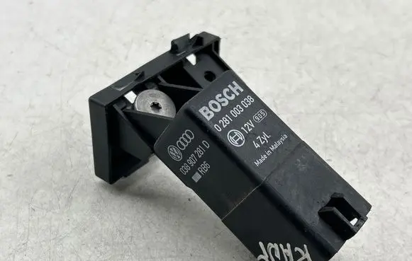 Volkswagen Caddy Glow plug pre-heat relay 038907281D