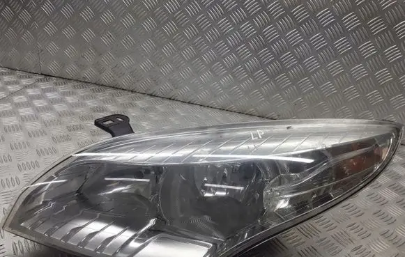Renault Megane III Headlight/headlamp 260607449R