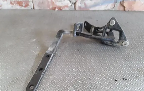 Volvo V70 Tailgate/trunk/boot hinge 8643157