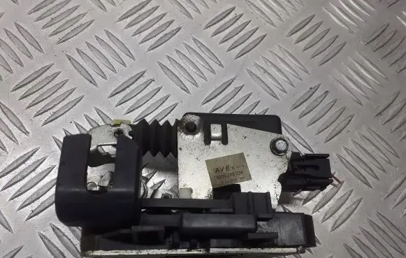 Dacia Sandero Front door lock 8200735224