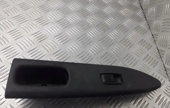 Toyota Avensis T220 Quarter vent window switch 74231-05050