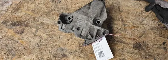 Volkswagen PASSAT B6 Engine mounting bracket 06F199207H