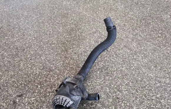 Nissan Leaf I (ZE0) Electric auxiliary coolant/water pump