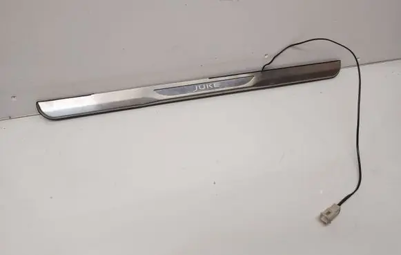 Nissan Juke I F15 Side skirt front trim 