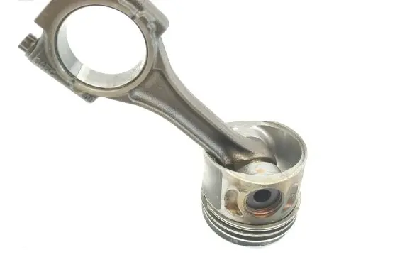 Piston with connecting rod