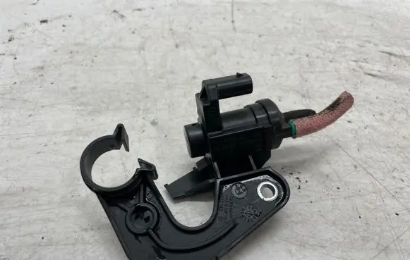 BMW X1 F48 F49 Other engine bay part 8570591