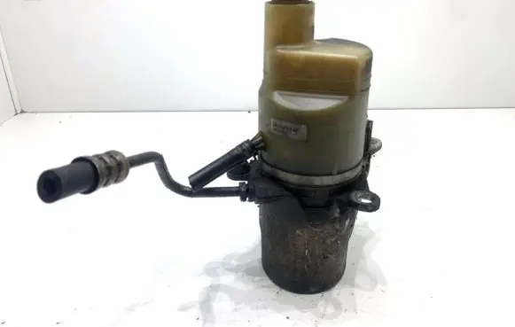 Volvo V50 Power steering pump 30741955
