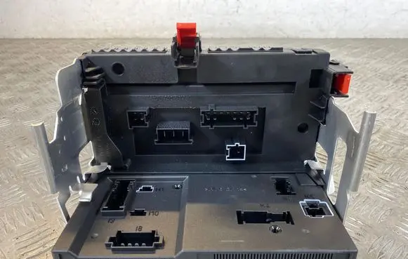 Mercedes-Benz S W221 Fuse module A2215403250 08022178 A2215450801