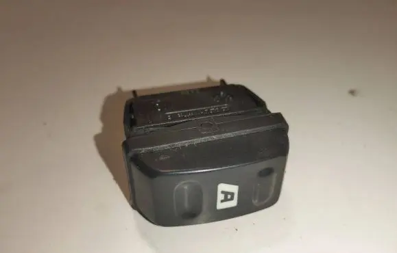 Citroen Xsara Picasso Electric window control switch 22681