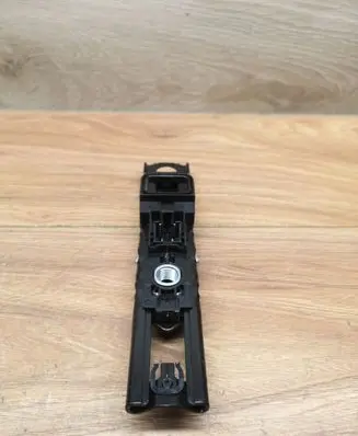 Volkswagen Tiguan Seat belt height adjuster 4M0857819A 627390100H 639623702