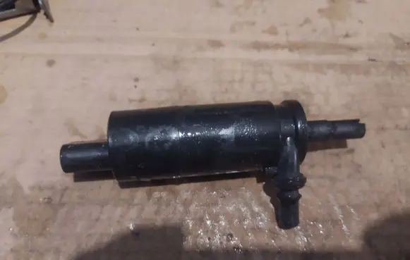 Volkswagen Caddy Windscreen/windshield washer pump 6R0955681SnTAuto