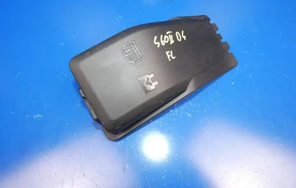 Volvo S60 Fuse box cover 30644652