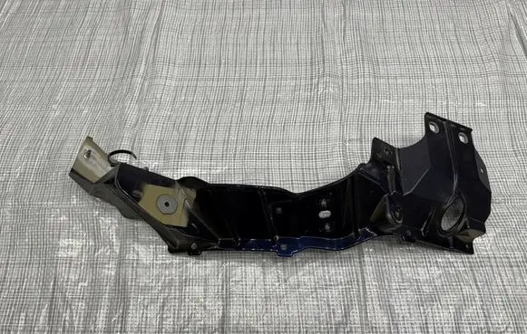 Maserati GranTurismo Radiator mount bracket 670173045