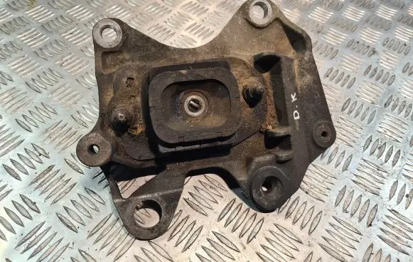 Renault Laguna III Gearbox mounting bracket